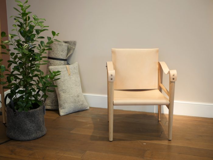 fauteuil cuir et bois design structure en chene temps libre