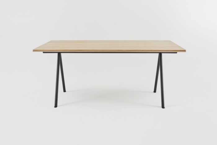 table_tarmak_hetch_mobilier_meuble_repas_salle-à-manger_bois_massif_chene_made-in-france-sur-mesure_métal_france_artisanat_design_2