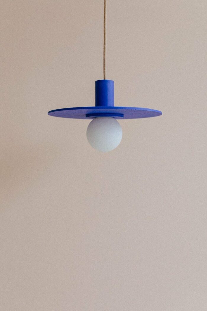 lampe suspension en béton ama 30 zuri, couleur bleue