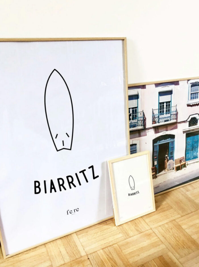 affiche biarritz contre un mur