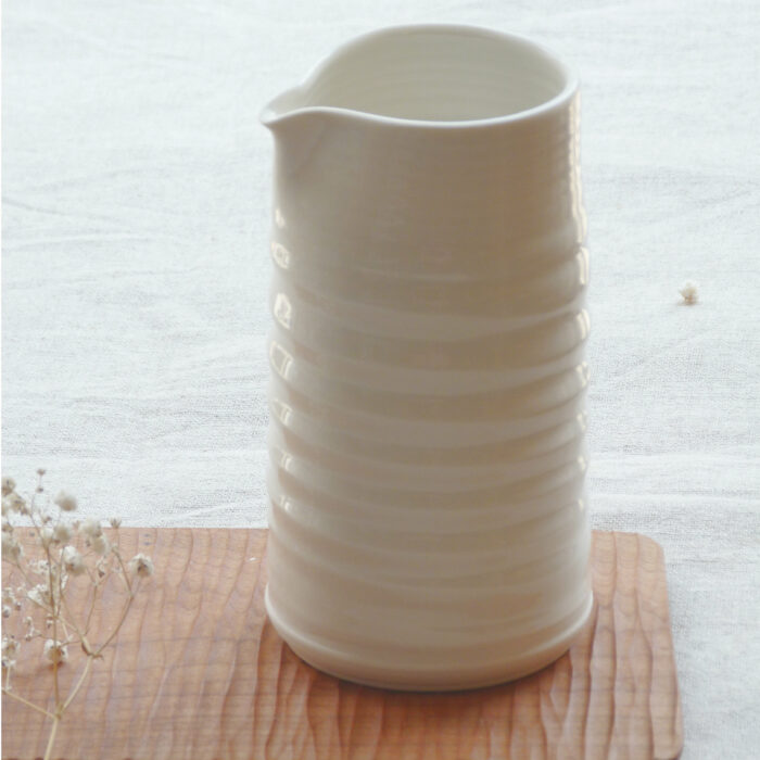 Ambre Céramique-petit pichet en porcelaine-2_carré