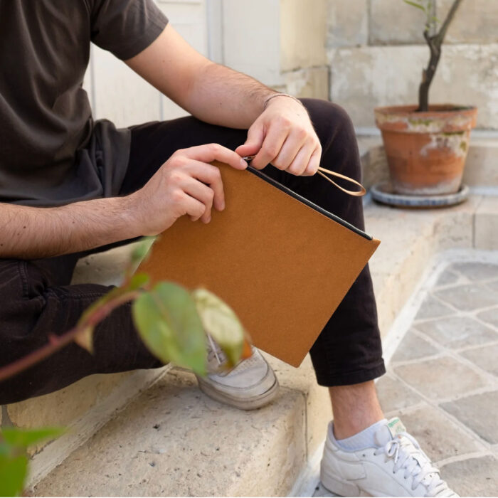 pochette-cuir-recycle-plan-b