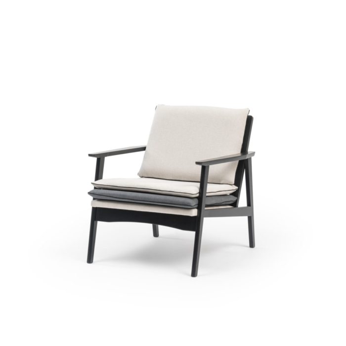 fauteuil scandinave noir tissu beige sur fond blanc
