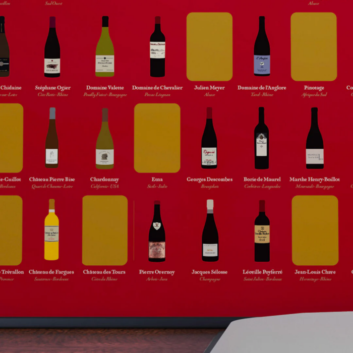 Affiche unique listant 100 vins incontournables à gratter après dégustation. Imprimée en France, respectueuse de l'environnement, idéale comme cadeau pour amateurs de vin. Taille 50x70 cm.