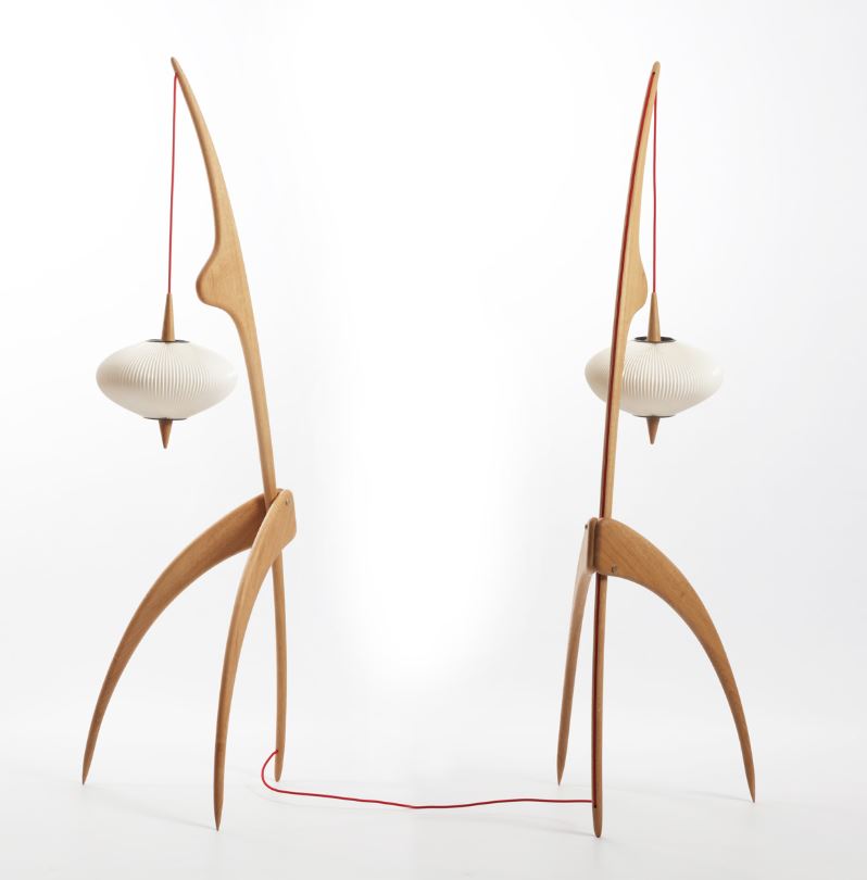 lampe mante religieuse Rispal N°14.950 en chene naturel. L'inatelier ditributeur officiel à Nantes.