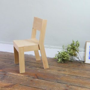 petite chaise enfant design ecologique bois massif