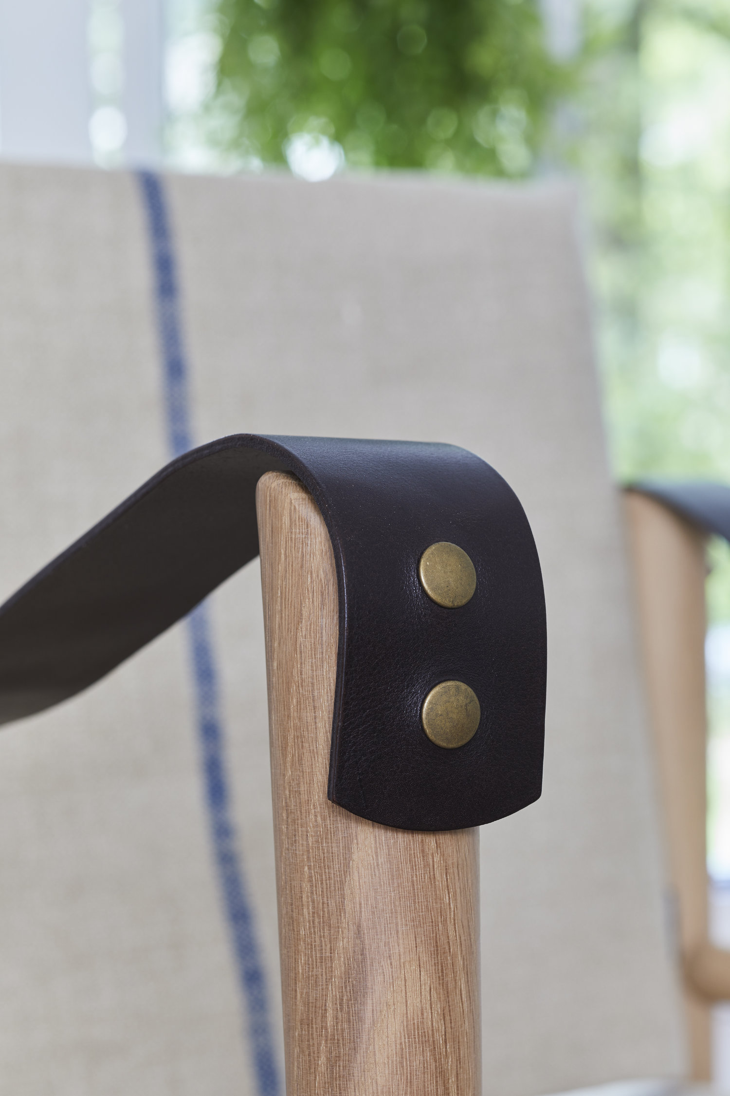 Fauteuil en bois cuir et lin compact temps libre F1 L'INATELIER Nantes