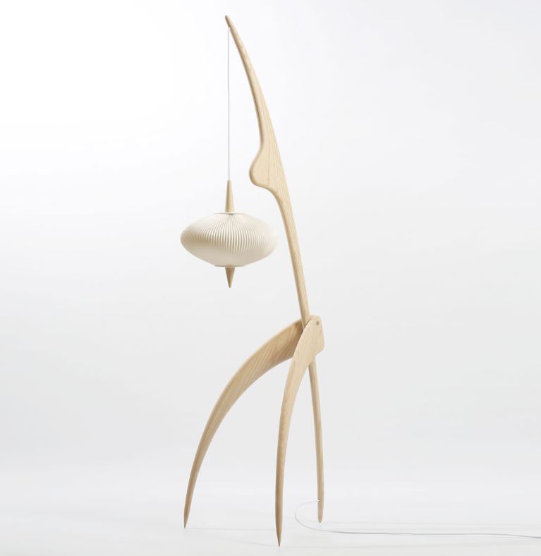 lampe mante religieuse Rispal N°14.950 en frene. L'inatelier ditributeur officiel à Nantes.
