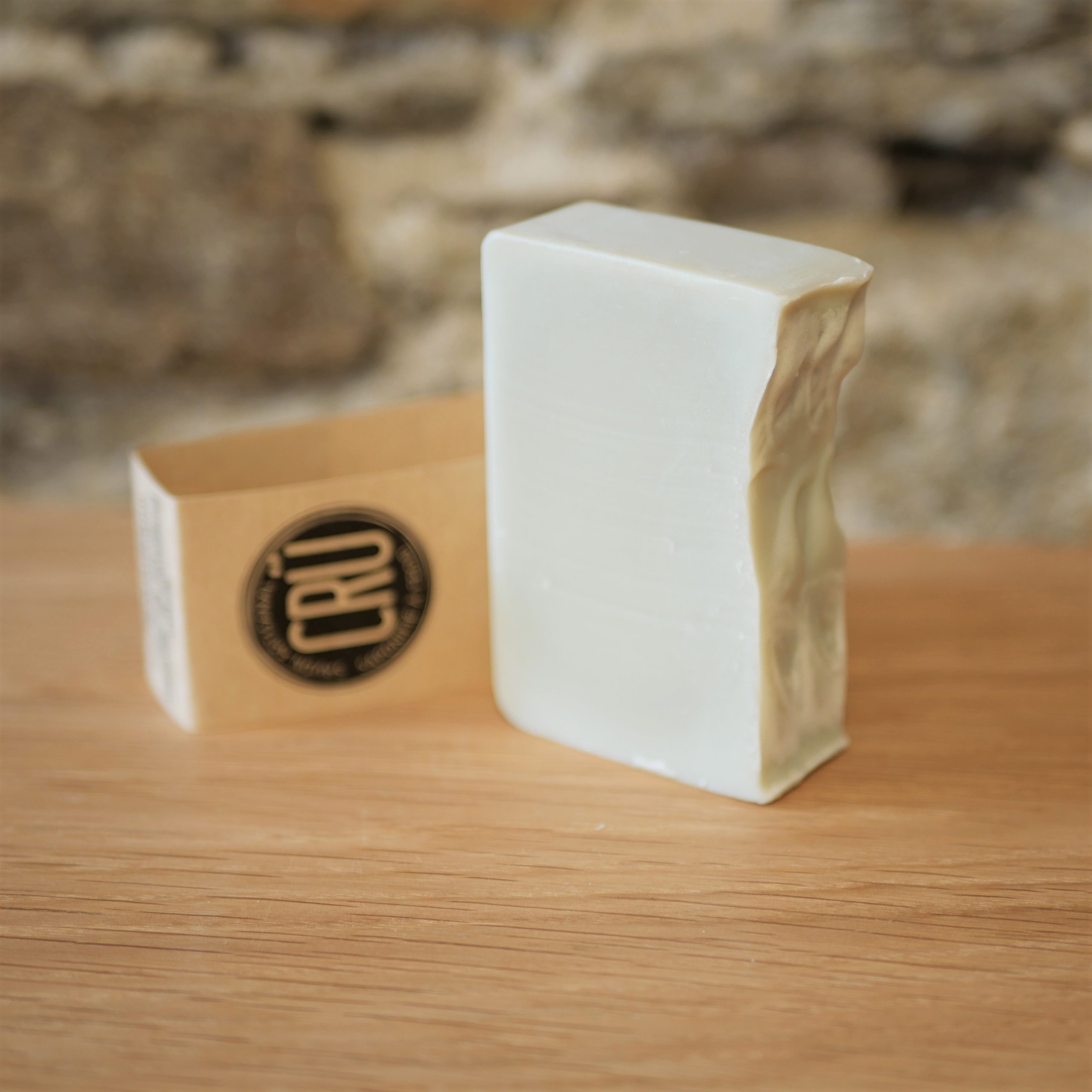 Savon à l'olive bio et argile verte CRU numéro 1 écologique, éthique, artisanal et zéro déchet CRU déballé à l'INATELIER Nantes