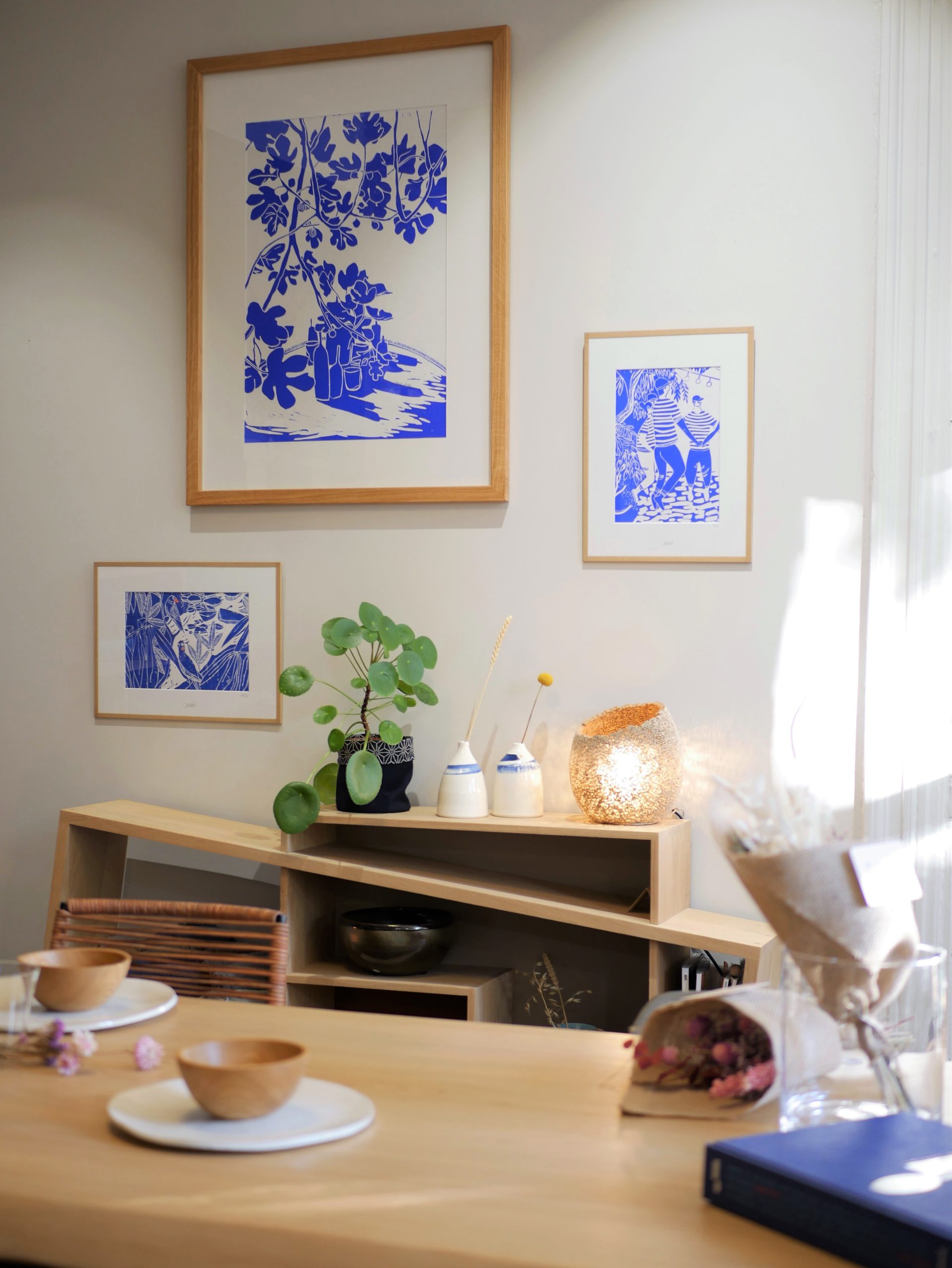 L'INATELIER_céramique Ambre Céramique_Luminaire M.A. Thieffry_ Console Drugeot_Linogravure M.Chouin_Cache-pot H.L_photo D3 Studio