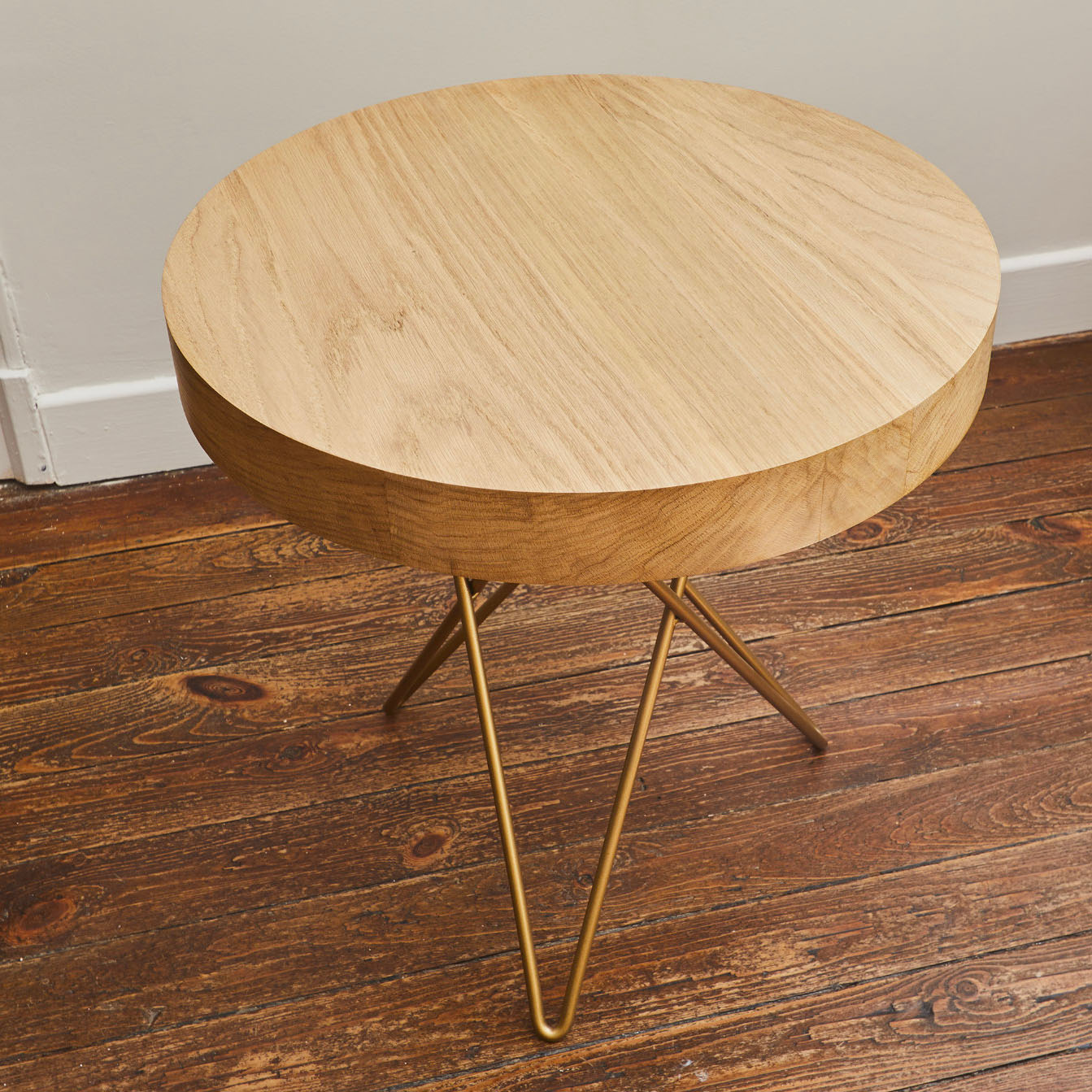 table base affinage_ bout de canapé_design Stéphanie Startchenko_fabrication française_chêne vernis_pieds métal_L'Inatelier_Nantes_bois massif_sur-mesure_vue plateau