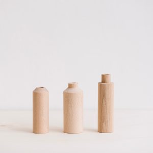 soliflores et vases bois_lot de 3_hetremassif_bois tourné à la main en france_ fabrication artisanale_ An-so design_L'Inatelier_Nantes_Design contemporain_style scandinave_bohème_avec fleurs sechées_