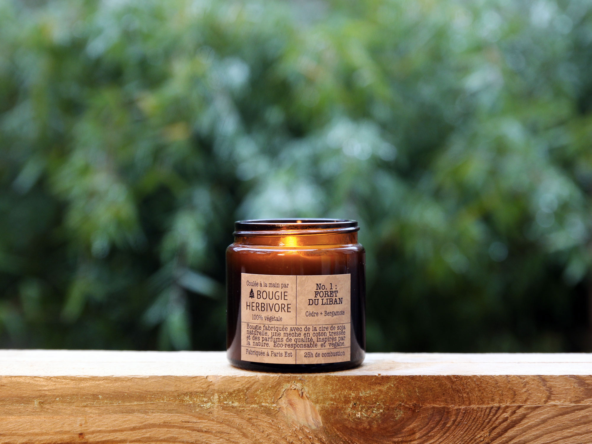 Bougie-herbivore-L'Inatelier_Nantes_Bougie naturelle_vegan_Foret du liban_cèdre et bargamotte_parfum naturel_pot en verre_fabrication française_recyclable_eco-friendly_90gr