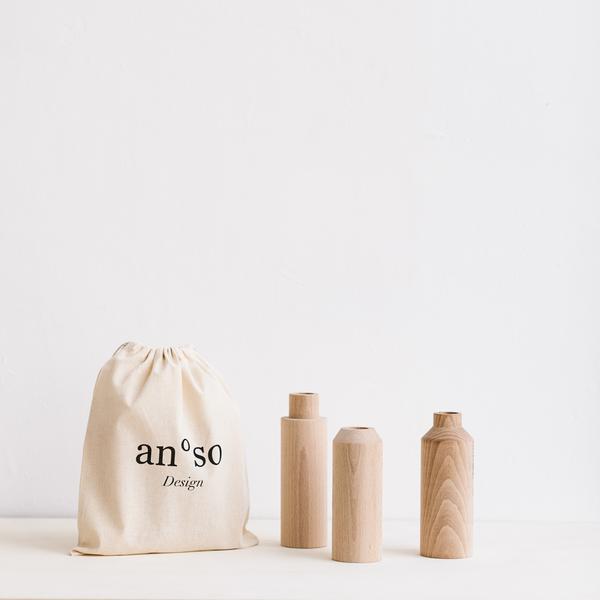 Trio de vases bois_lot de 3_hetremassif_bois tourné à la main en france_ fabrication artisanale_ An-so design_L'Inatelier_Nantes_Design contemporain_style scandinave_bohème_avec fleurs sechées_ensemble détail