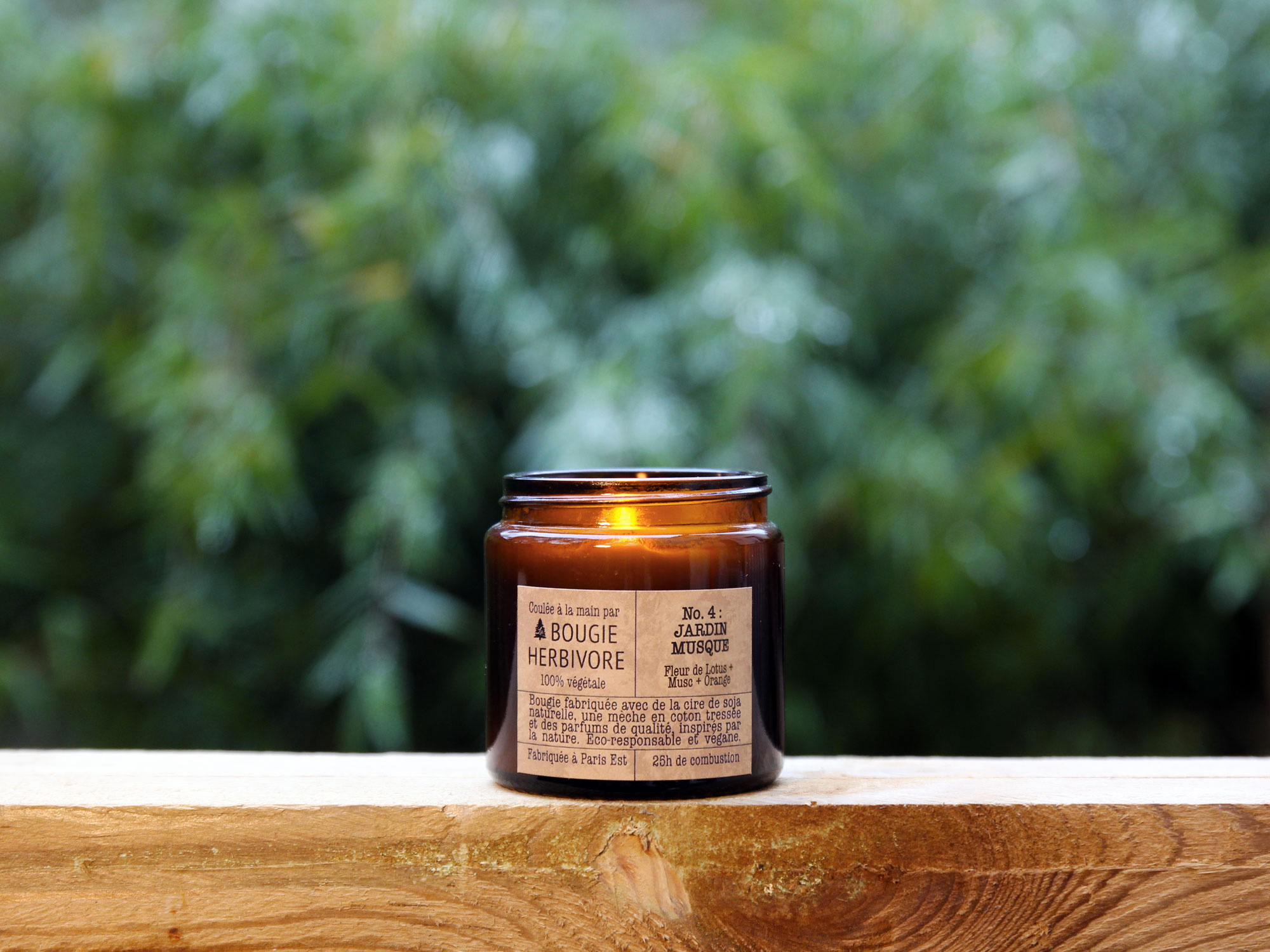 Bougie-herbivore-L'Inatelier_Nantes_Bougie naturelle_vegan_Jardin Musque _Fleur de Lotus, muxc et orange_parfum naturel_pot en verre_fabrication française_recyclable_eco-friendly_90gr