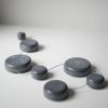 dessous de plat en béton_made in France_BZZZT_Bretagne_Nantes_L'Inatelier_Accessoires table_art de la table_brut_flexible_décoration_cadeau_béton gris foncé