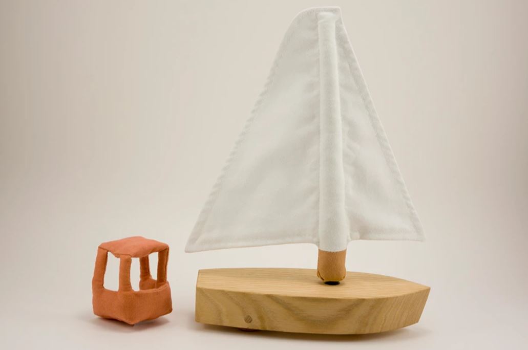 Le vogueur - mialon mialon - jouet - enfent - linatelier - made in france - Nantes - bateau - bois - tissus