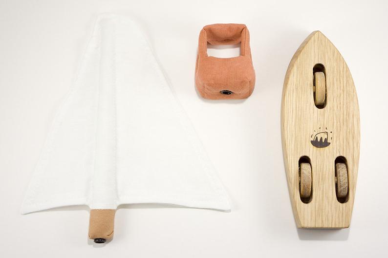 Le vogueur - mialon mialon - jouet - enfent - linatelier - made in france - Nantes - bateau - bois - tissus