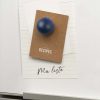 magnets-boule-magnetique-aimant-frigo-design-tout-simplement-linatelier-made-in-france-fabrication-française-jura-circuit-court-bois-couleur-lot-eco-responsable-nantes-décoration-boutique-idée-cadeau-noel-accessoire-cuisine-camaïeu-vert-bleu_bleu-nuit-en-situation