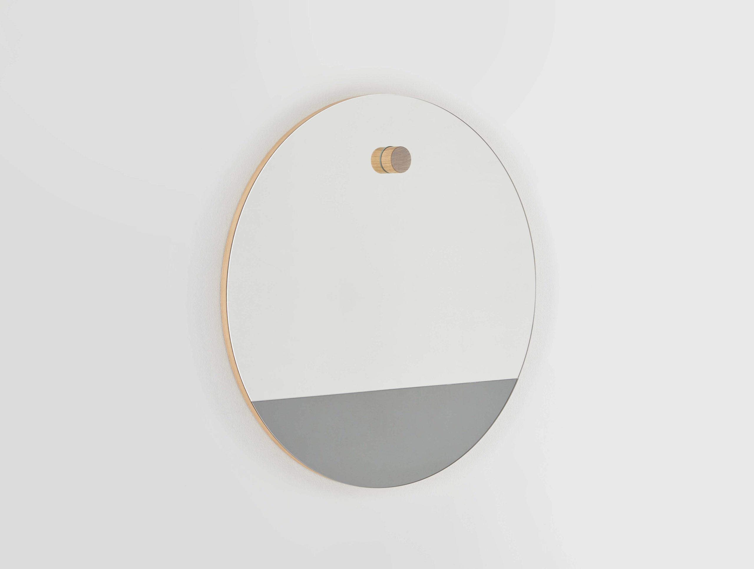 Miroir-rond-linatelier_décoration_déco_intérieur_design_made-in-france_mur_déco_HETCH-Horizon-1_bi-teinte_gris_chêne-massif