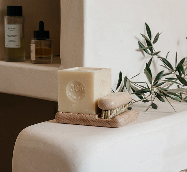 Porte-savon_bois-de-hêtre-naturel_salle-de-bain_design_soin_andrée-jardin_nantes_linatelier_artisanat_made-in-france_ecoresponsable_zéro-déchet_maison_déco
