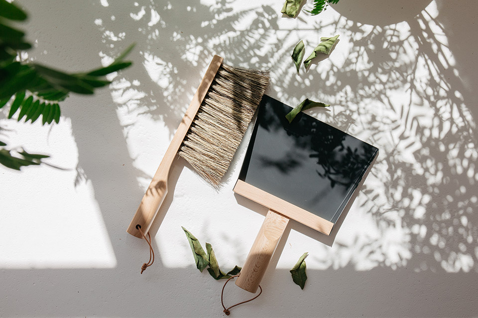 coffret pelle et balayette noir Nature_andree jardin_déco_intérieur_décoration_naturel_made-in -france_artisanat_nantes_linatelier_design Clynk_écoresponsable