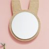 miroir-lapin-en-bois-chambre-enfants_april-evelen-décoration_déco_made-in-france_tendance_artisanat_cadeau_naissance_linatelier_nantes_fond-rose