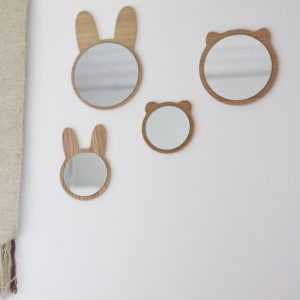 miroir-ours-en-bois-chambre-enfants_décoration_déco_made-in-france_tendance_artisanat_cadeau_naissance_linatelier_nantes_en-situation