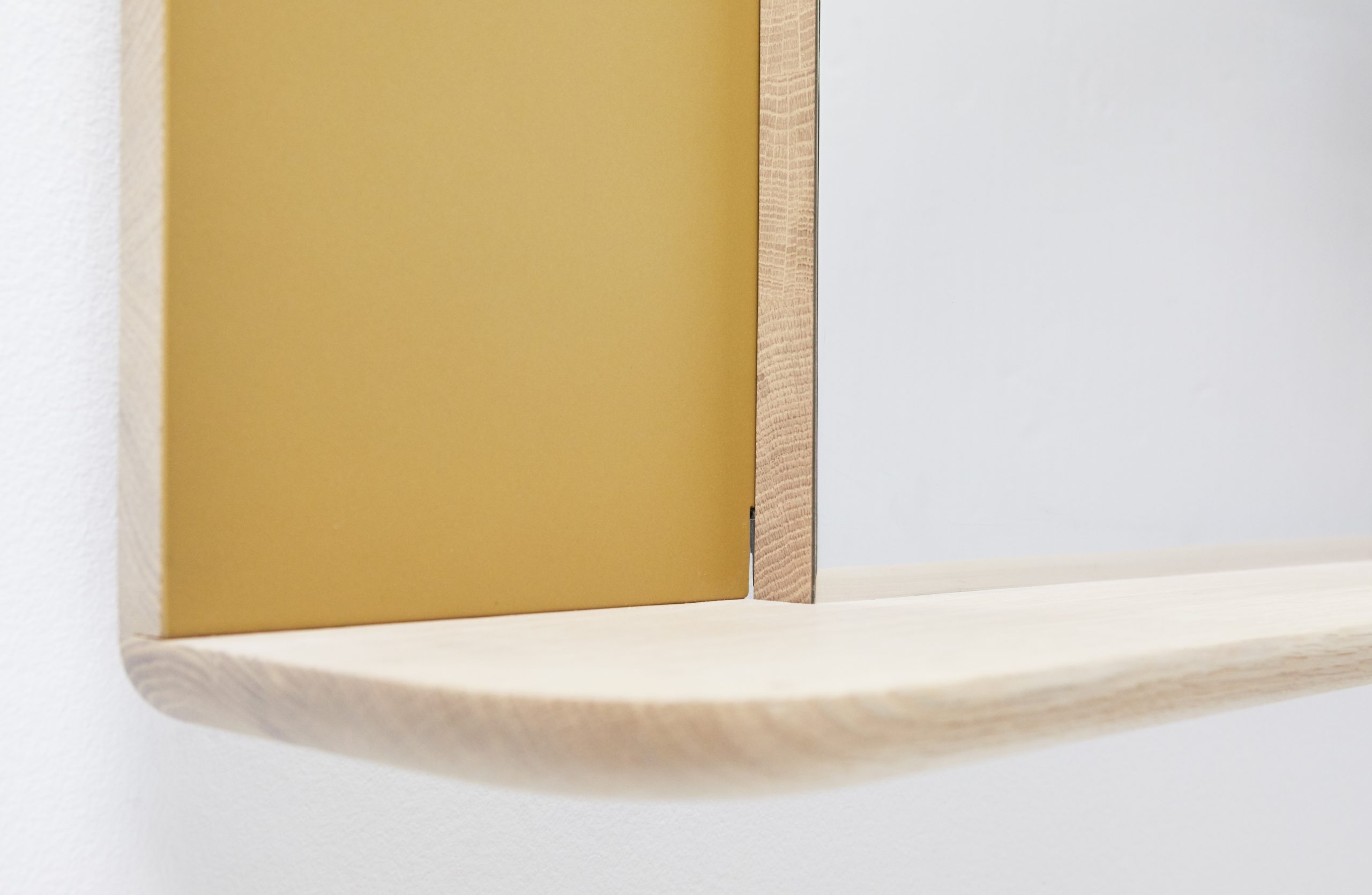 bureau-suspendu-écran-hetch-mobilier_linatelier_mobilier_desk_miroir_coiffeuse_laque_or_mural_nantes_boutique-déco_décoration_idée-déco_travail_made-in-france_design_zoom-étagère