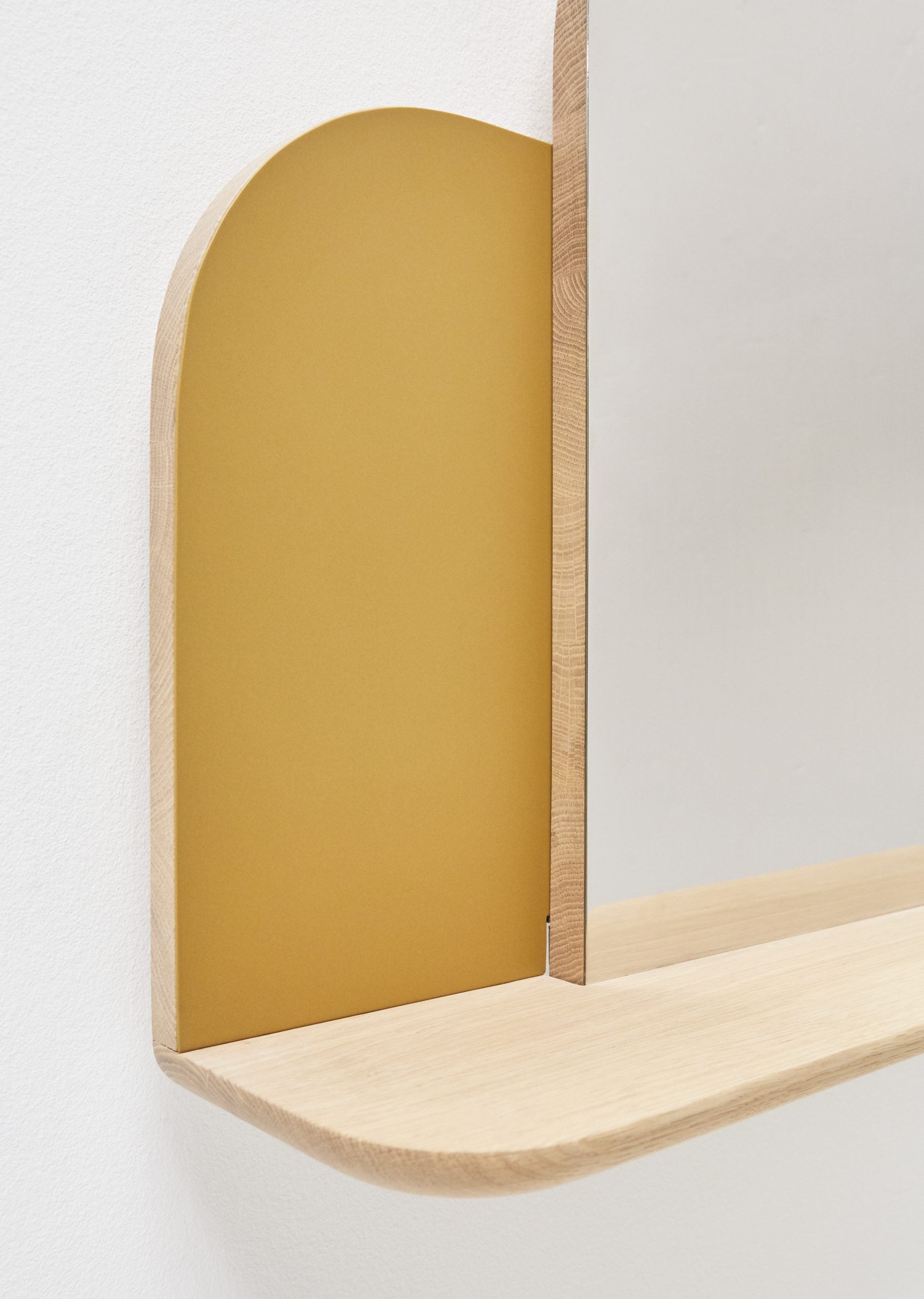 bureau-suspendu-écran-hetch-mobilier_linatelier_mobilier_desk_miroir_coiffeuse_laque_or_mural_nantes_boutique-déco_décoration_idée-déco_travail_made-in-france_design_détail-matières_métal_bois