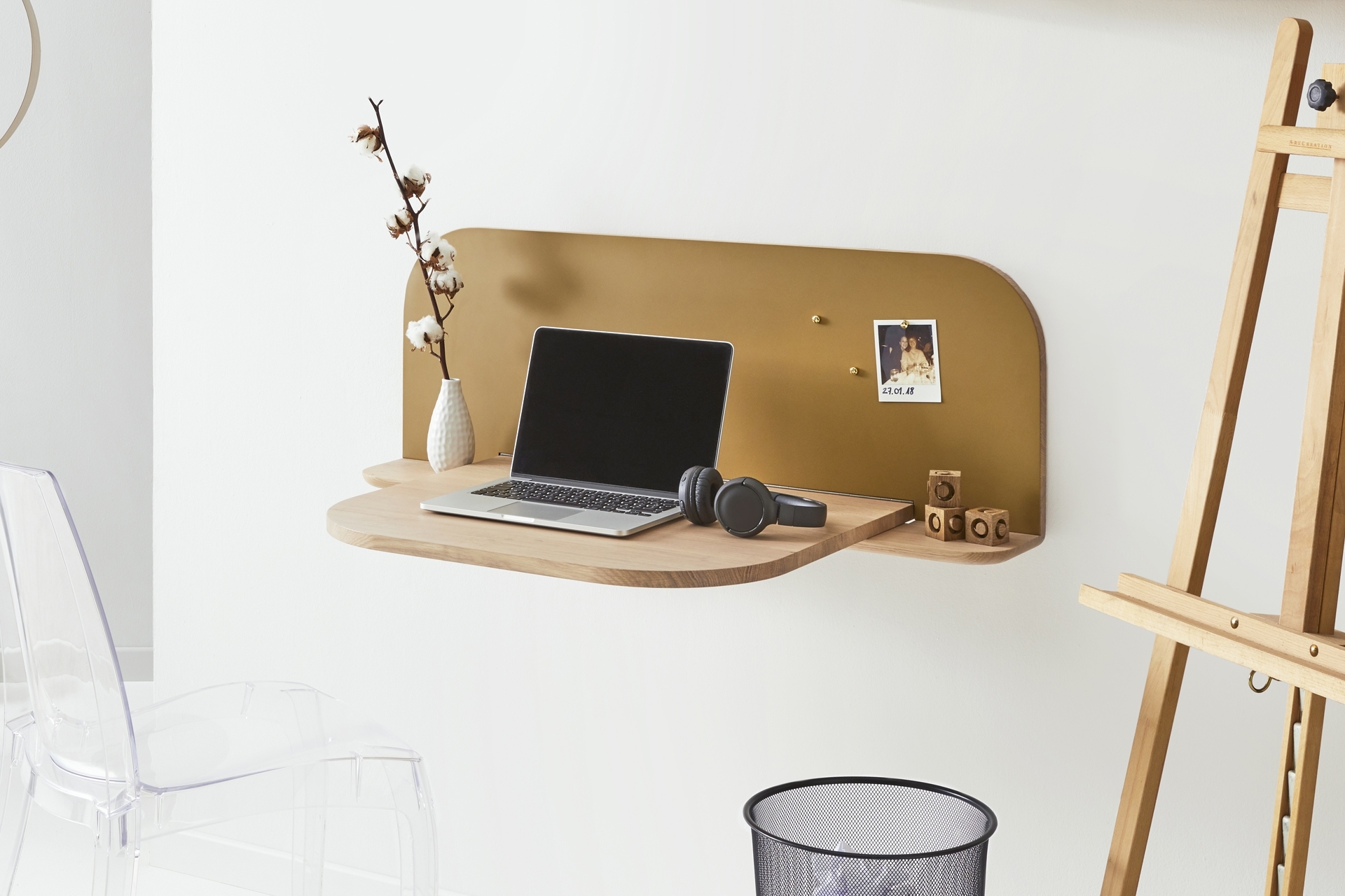 bureau-suspendu-écran-hetch-mobilier_linatelier_mobilier_desk_miroir_coiffeuse_laque_or_mural_nantes_boutique-déco_décoration_idée-déco_travail_made-in-france_design_en-situation