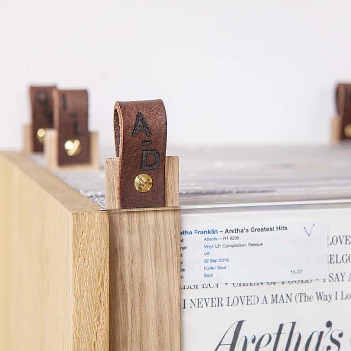 Intercalaires pour disques vinyles_rangement_séparateurs_ordre-alphabétique_bois_cuir_artisanat-français_kopo_nantes_linatelier