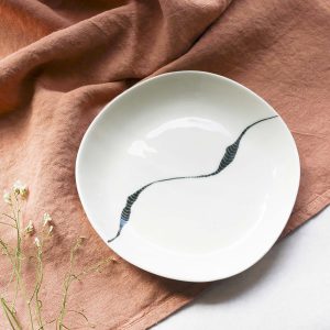 Assiette en porcelaine blanche & noire