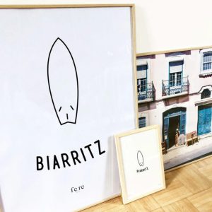 affiche biarritz contre un mur