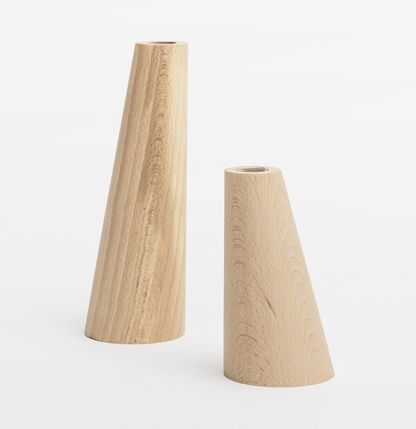 Vase en bois conique