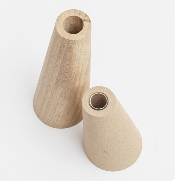 Vase en bois conique – Image 2