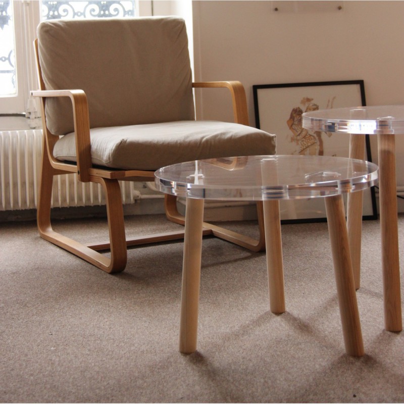 Table gigogne en plexiglas et bois