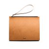 Pochette-cuir-recyclé-naturel-fond-blanc