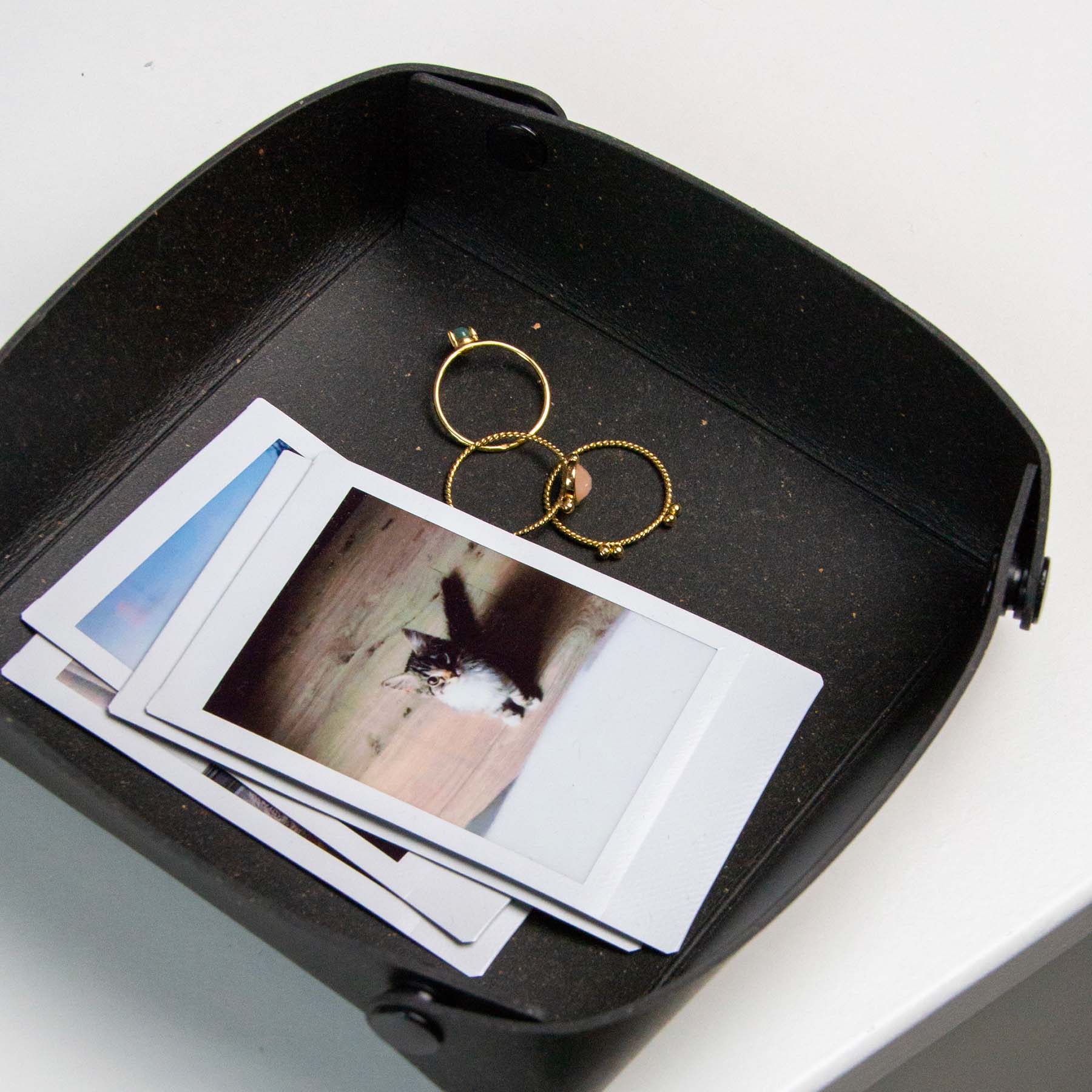 Vide-poche-cuir-recyclé-noir-ambiance-textile