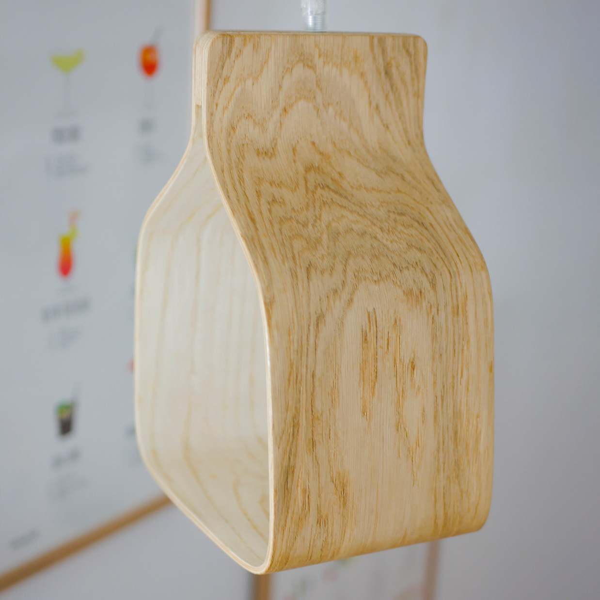 Suspension en bois naturel noyau en bois moulé design